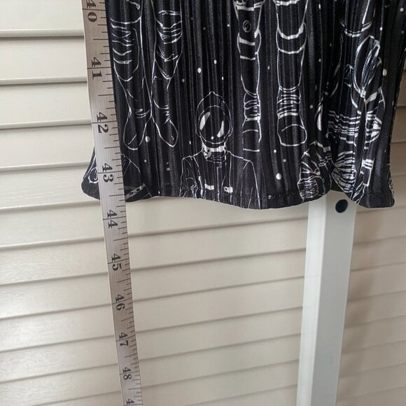 NWT Dressed in LALA Interstellar Astronauts Long Sleeve Plissé Set, Size S - Picture 9 of 15